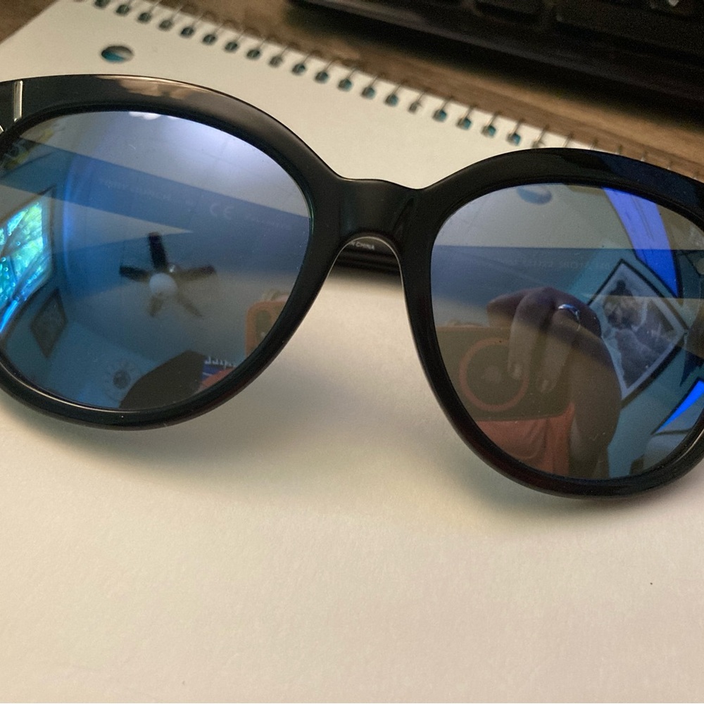 Tory Burch Stylish Black Sunglasses with Blue Lenses Polarized Style: TY9051